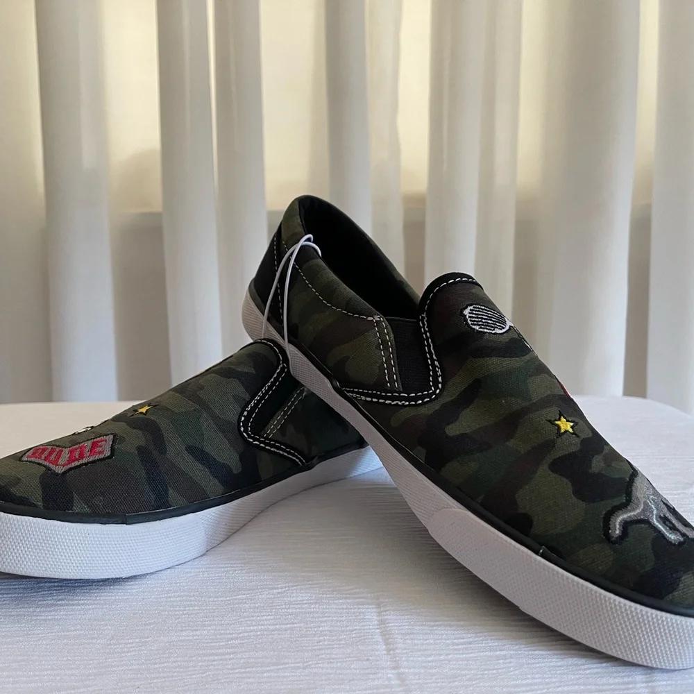 Boy slip on sneakers, olive and black camouflage with patches